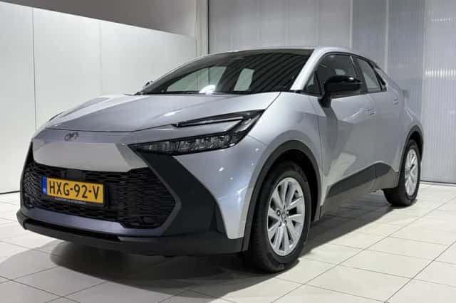 Toyota C-HR (2025) thumbnail 6