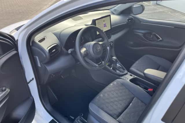 Toyota Yaris (2026) thumbnail 2