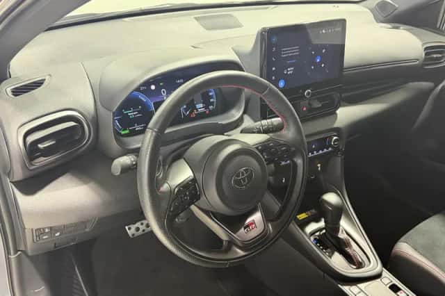 Toyota Yaris (2025) thumbnail 2