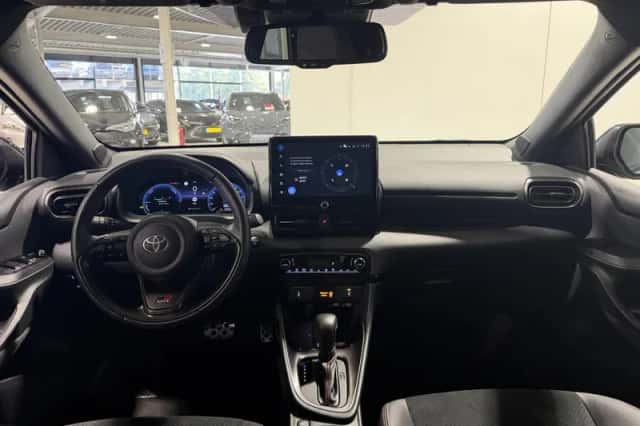 Toyota Yaris (2025) thumbnail 4