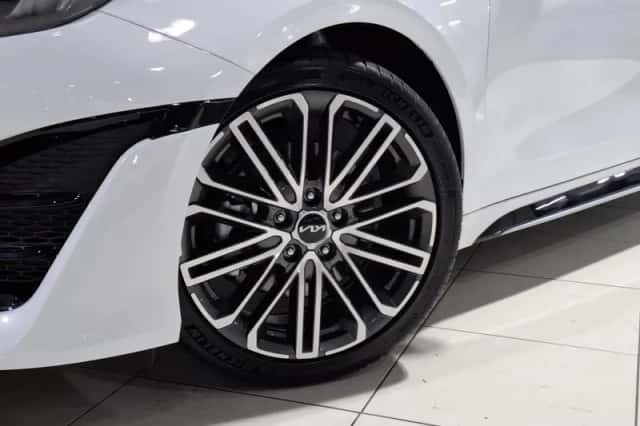 Kia ProCeed (2024) thumbnail 2