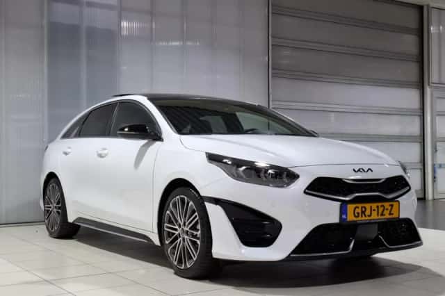 Kia ProCeed (2024) thumbnail 4