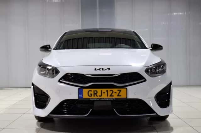 Kia ProCeed (2024) thumbnail 5