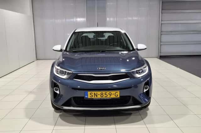 Kia Stonic (2018) thumbnail 4