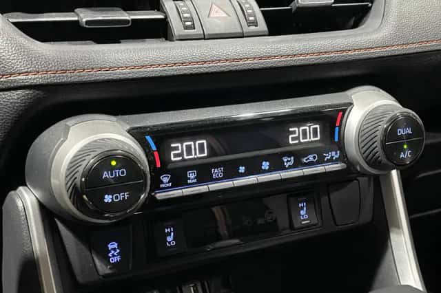 Toyota RAV4 (2022) thumbnail 3