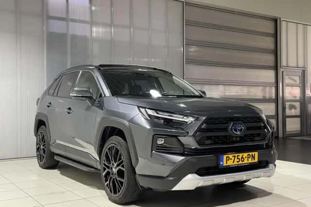 Toyota RAV4 (2022) thumbnail 4