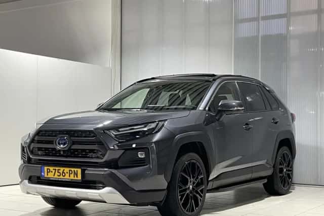 Toyota RAV4 (2022) thumbnail 6