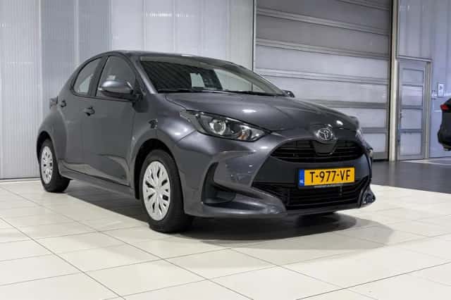 Toyota Yaris (2023) thumbnail 2
