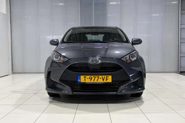 Toyota Yaris (2023) thumbnail 3