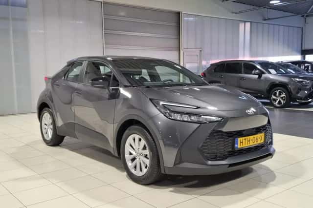 Toyota C-HR (2025) thumbnail 2