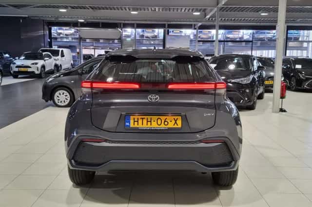 Toyota C-HR (2025) thumbnail 6
