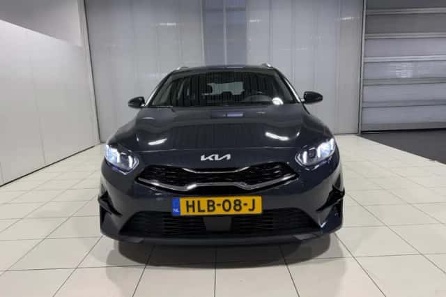 Kia Ceed (2025) thumbnail 2