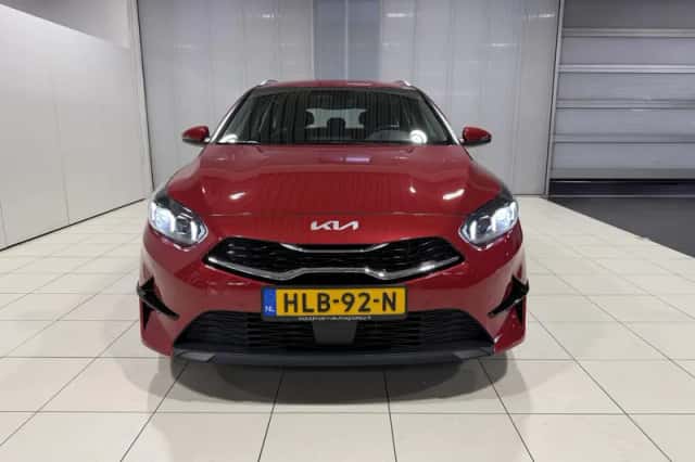 Kia Ceed (2025) thumbnail 2