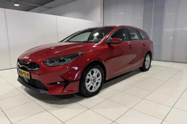 Kia Ceed (2025) thumbnail 3