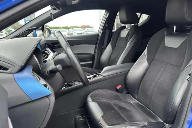 Toyota C-HR (2019) thumbnail 3