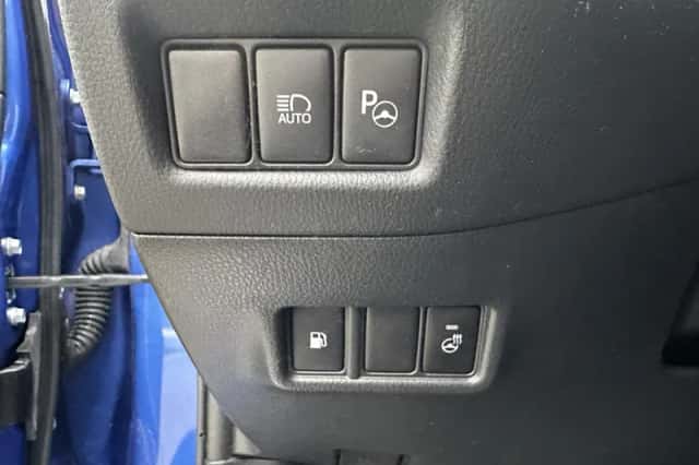 Toyota C-HR (2019) thumbnail 5
