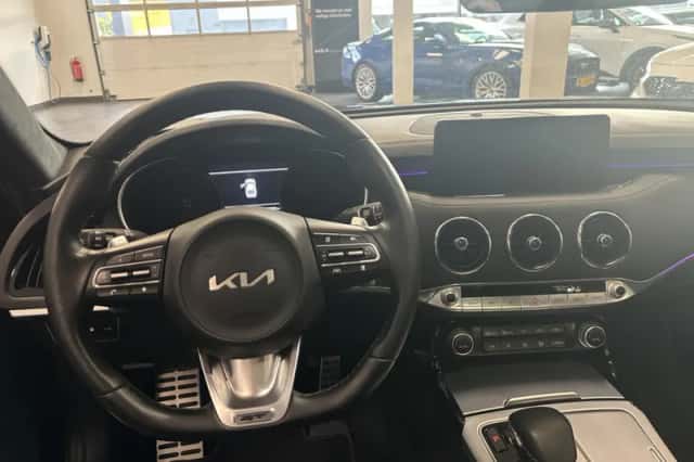 Kia Stinger (2022) thumbnail 6
