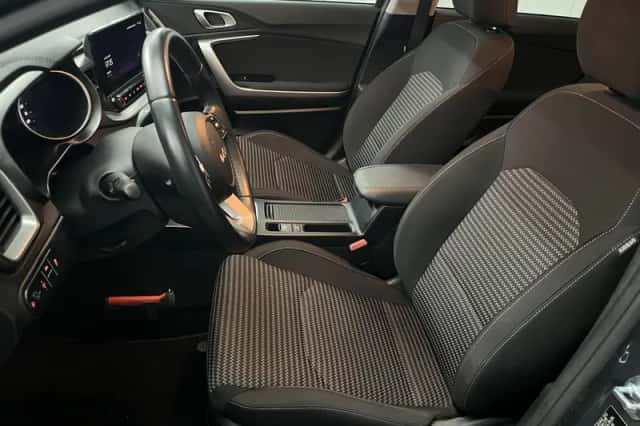 Kia Ceed Sportswagon (2024) thumbnail 2