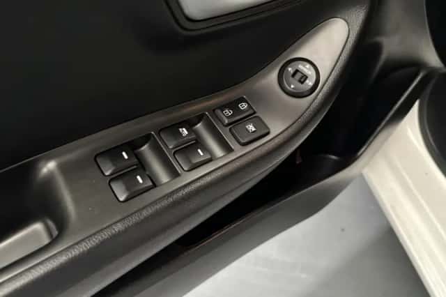 Kia Picanto (2016) thumbnail 3