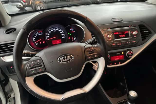 Kia Picanto (2016) thumbnail 4