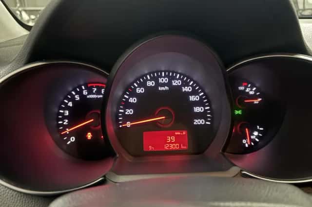 Kia Picanto (2016) thumbnail 5
