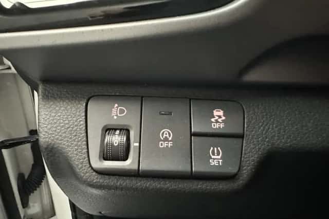 Kia Stonic (2025) thumbnail 4