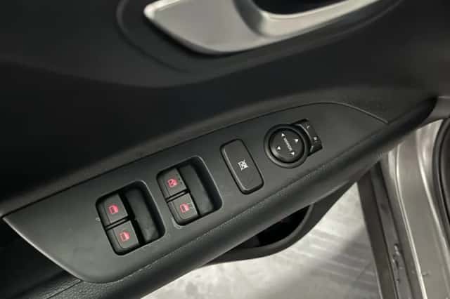 Kia Stonic (2025) thumbnail 3