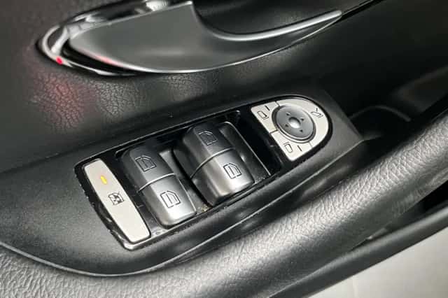 Mercedes-Benz E-Klasse (2019) thumbnail 2