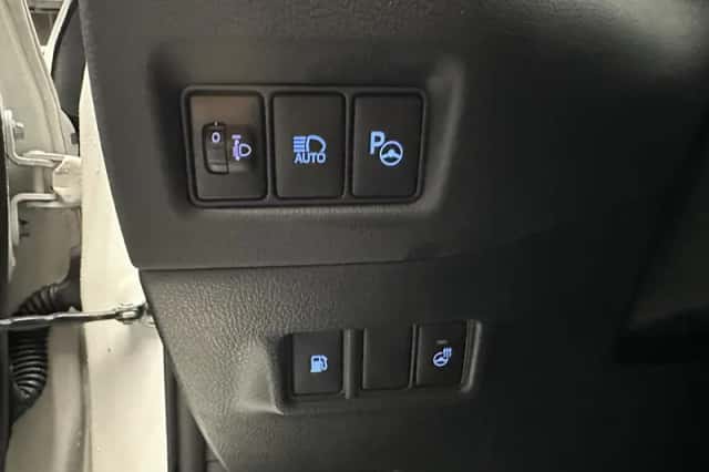 Toyota C-HR (2019) thumbnail 4