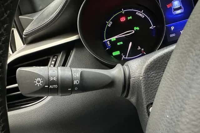 Toyota C-HR (2019) thumbnail 6