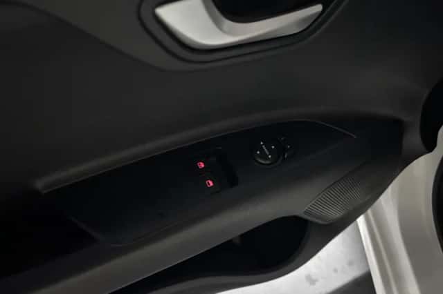 Kia Rio (2017) thumbnail 3