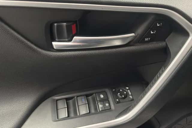 Toyota RAV4 (2019) thumbnail 6