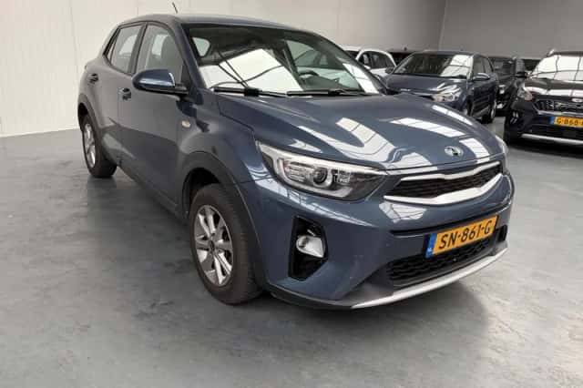 Kia Stonic (2018) thumbnail 3