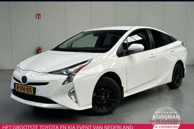 Toyota Prius (2018) thumbnail 1