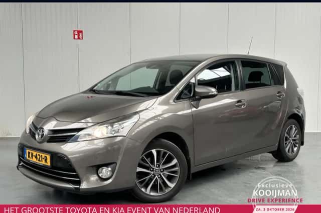 Toyota Verso (2017) thumbnail 1