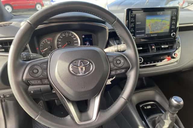 Toyota Corolla (2021) thumbnail 3