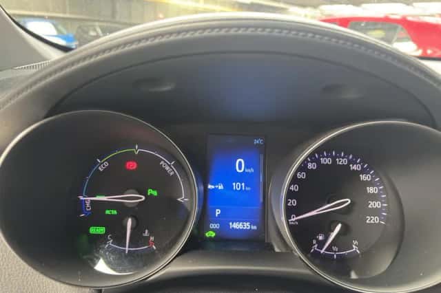 Toyota C-HR (2018) thumbnail 4