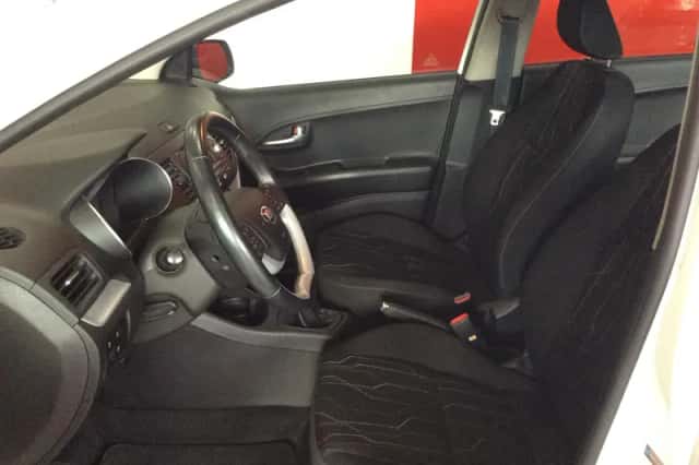 Kia Picanto (2016) thumbnail 3
