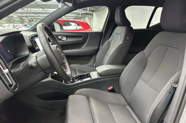 Volvo XC40 (2024) thumbnail 2