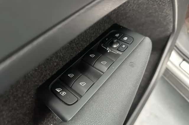 Volvo XC40 (2024) thumbnail 5