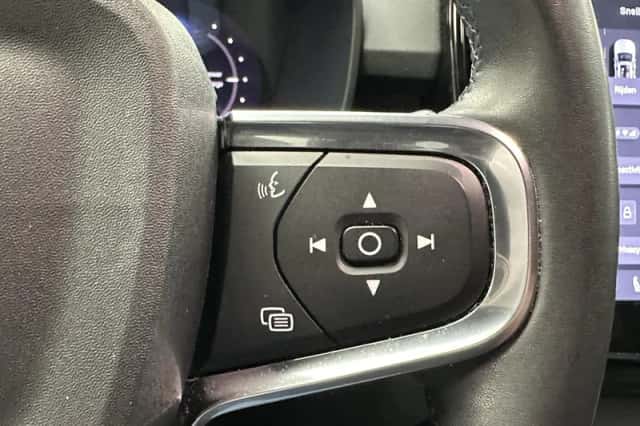 Volvo XC40 (2024) thumbnail 6