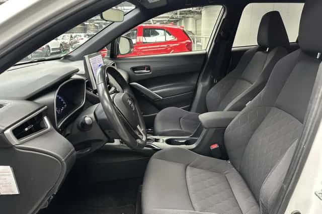Toyota Corolla Cross (2022) thumbnail 2