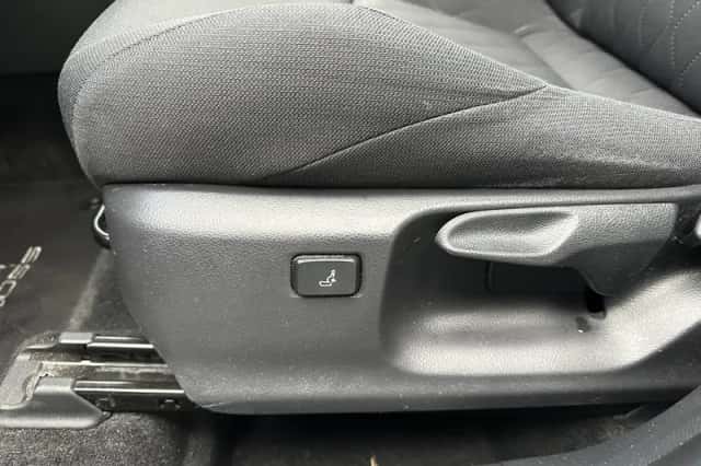 Toyota Corolla Cross (2022) thumbnail 6