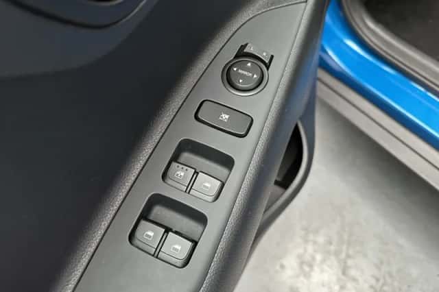 Kia Stonic (2025) thumbnail 3