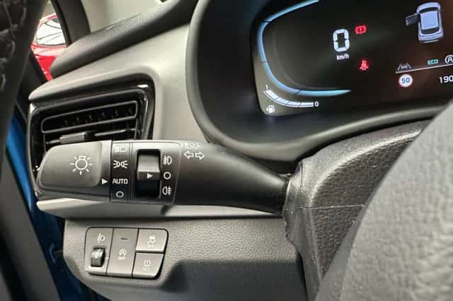Kia Stonic (2025) thumbnail 6