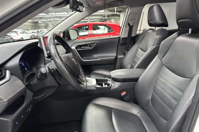 Toyota RAV4 (2019) thumbnail 2
