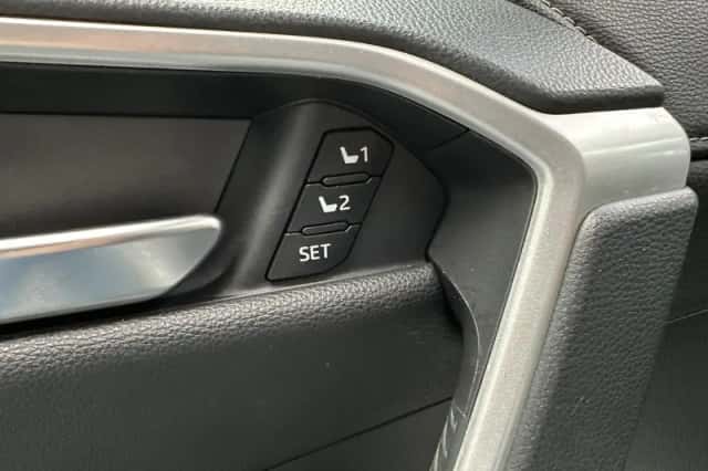 Toyota RAV4 (2019) thumbnail 4