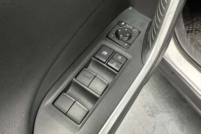 Toyota RAV4 (2019) thumbnail 5