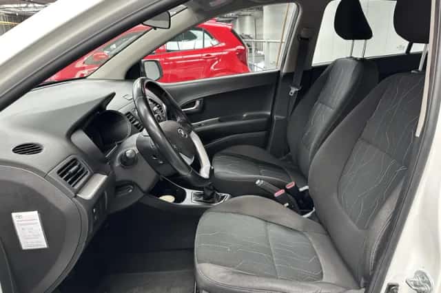 Kia Picanto (2013) thumbnail 2