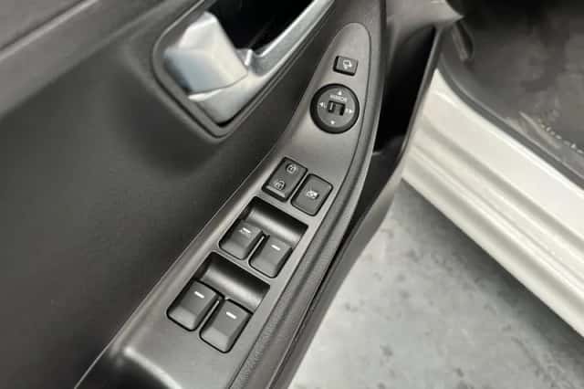 Kia Picanto (2013) thumbnail 3
